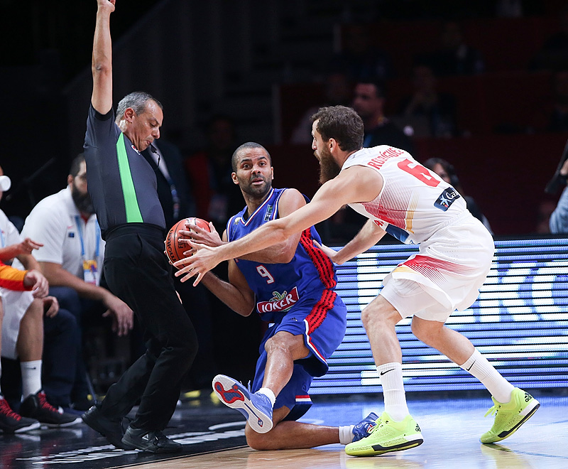 Tony Parker blev lukket fuldstændigt ned af Spanien - Foto: FIBA - Ciamillo Castoria - Metlas